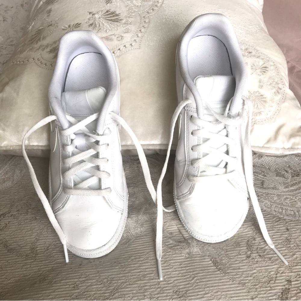 Girls’ Nike Snickers